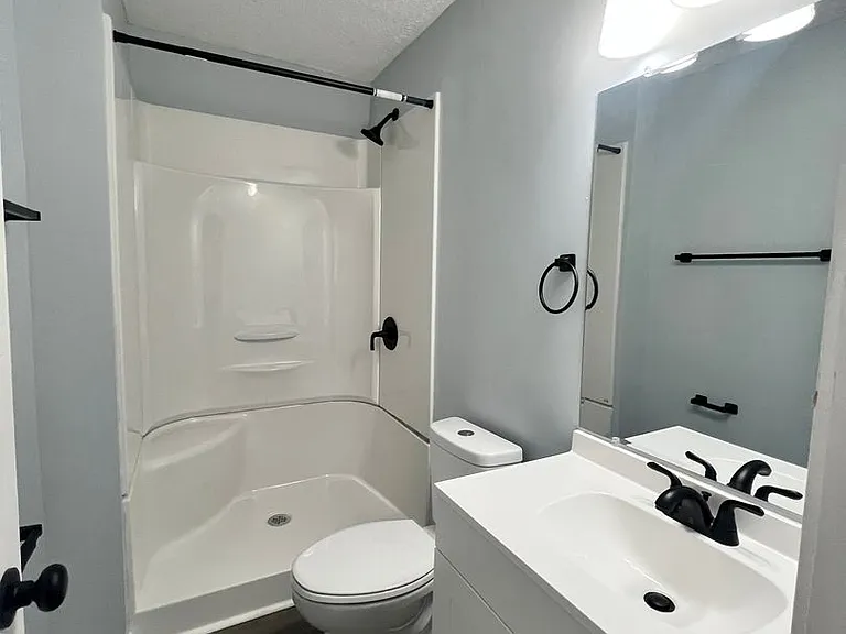 1329 Hunters Rd — Photo 1