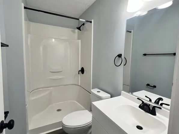 1329 Hunters Rd, New Bern, NC 28562