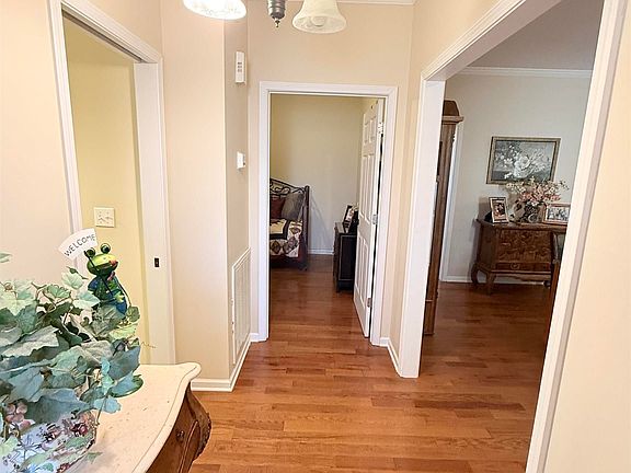 2nd image of 504 Haynes Rd NE