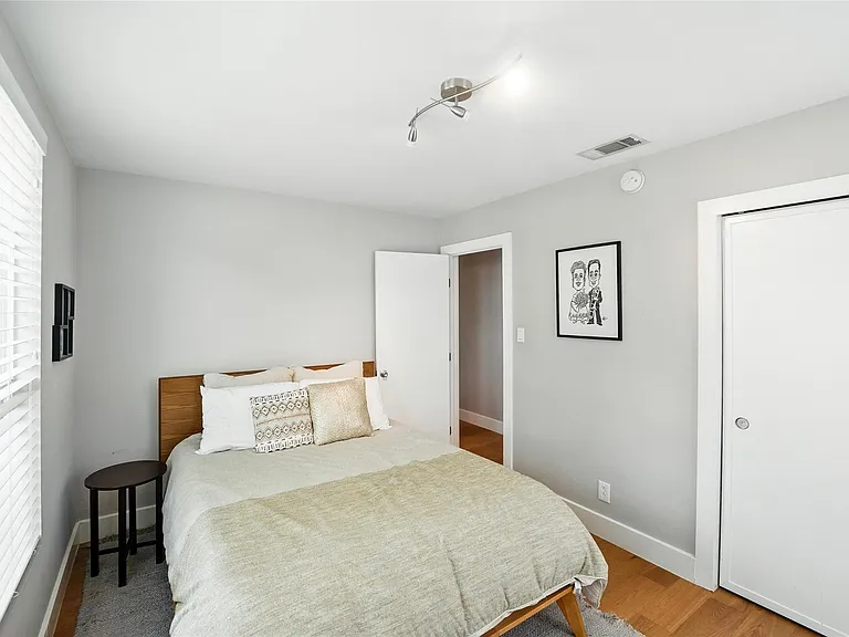 6501 Hickman Ave — Photo 13