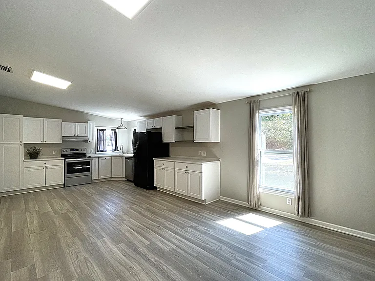 512 Howard Gap Rd — Photo 6