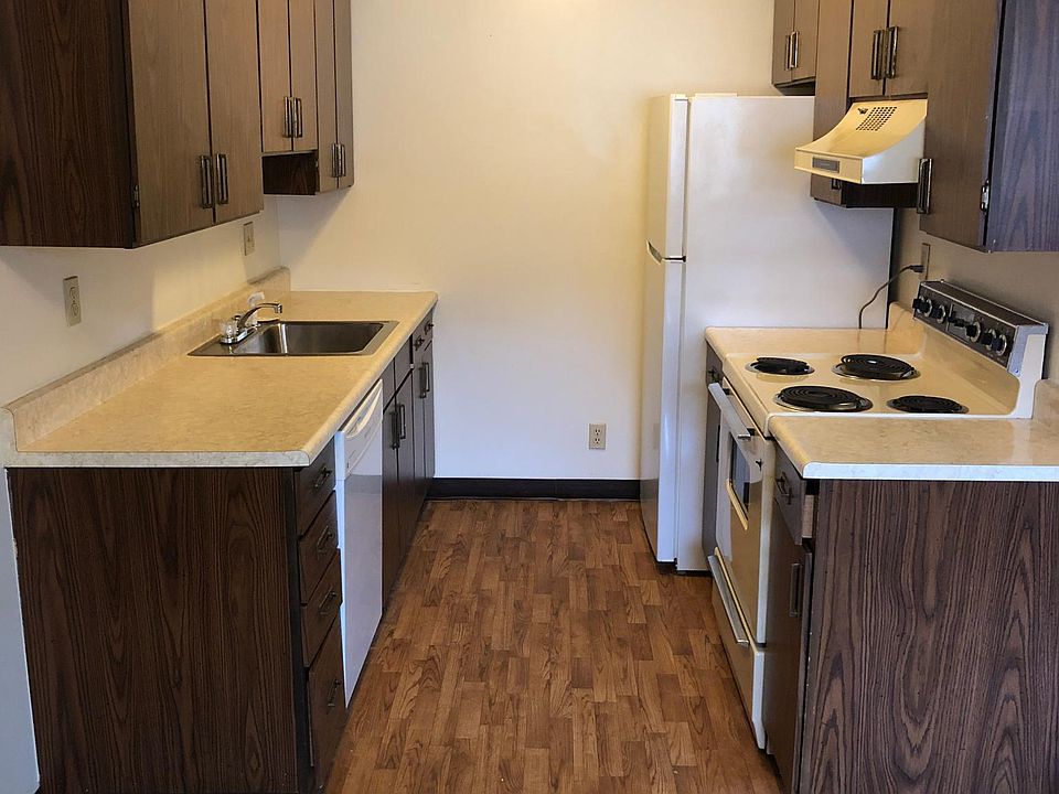 Clean and bright kitchen.