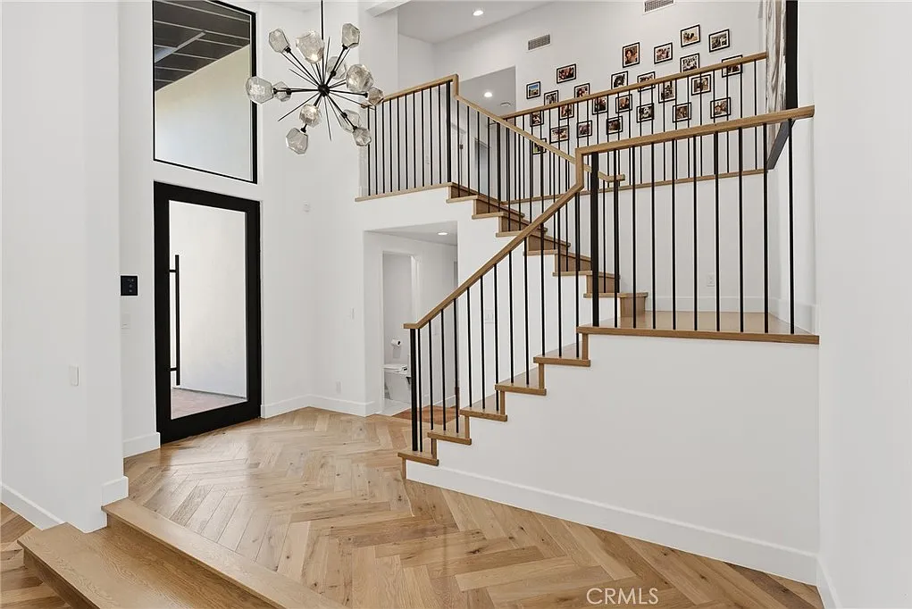 5 bed, 3350 sqft, $12,000 — Photo 3