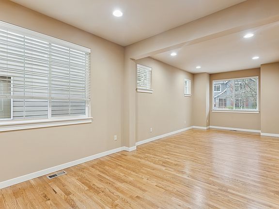 3rd image of 10647 243rd Ave NE