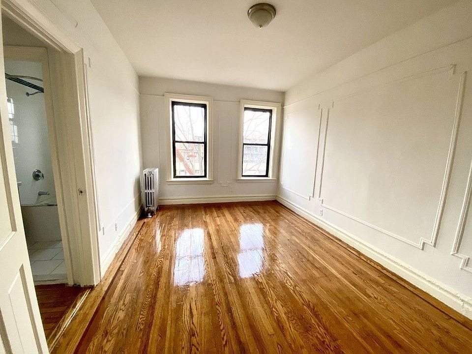 2nd image of 41-08 Parsons Blvd #5HH