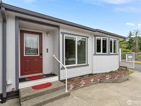 3rd image of 706 Dennis Street SE #1