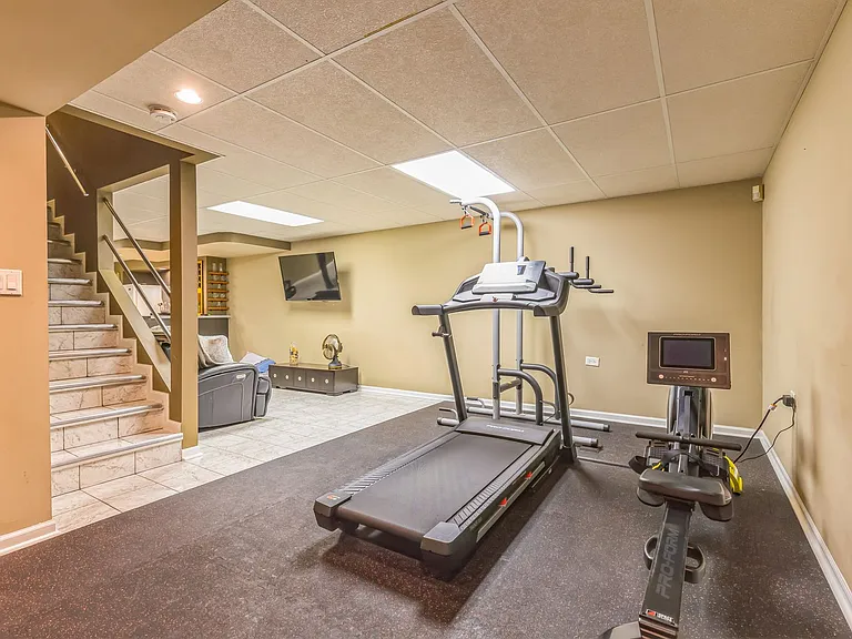 324 Chesapeake Ln — Photo 29