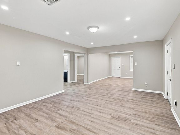 4th image of 725 Lebleu Rd