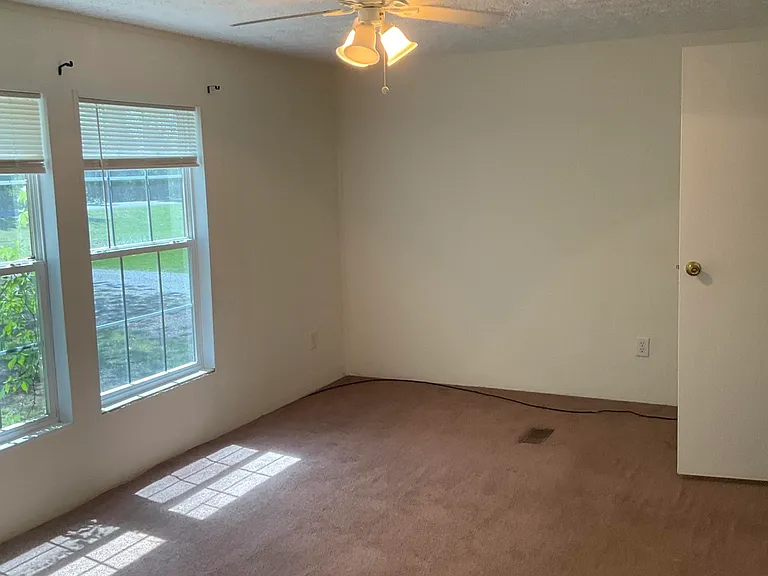 162 Ranchland Dr — Photo 8