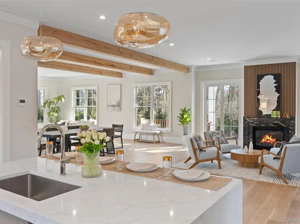 2590 Cox Neck Road, Mattituck, NY 11952