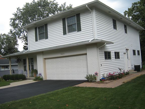 2nd image of 940 Rosewood Ave