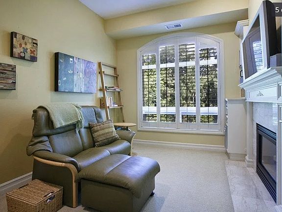 5th image of 10398 NE 17th St Unit 303