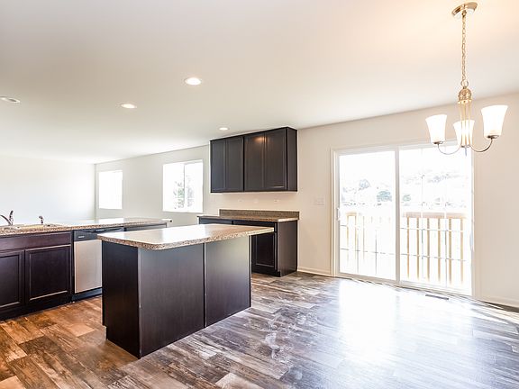 4th image of 907 Timber Lake Dr