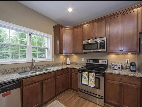 3rd image of 2 Greenwood Ave