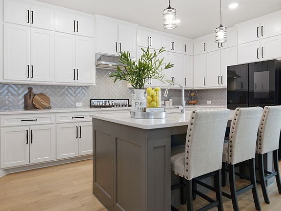4th image of 910 Winter Cherry Ln