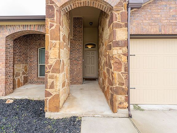 2nd image of 1207 Blue Leaf Dr