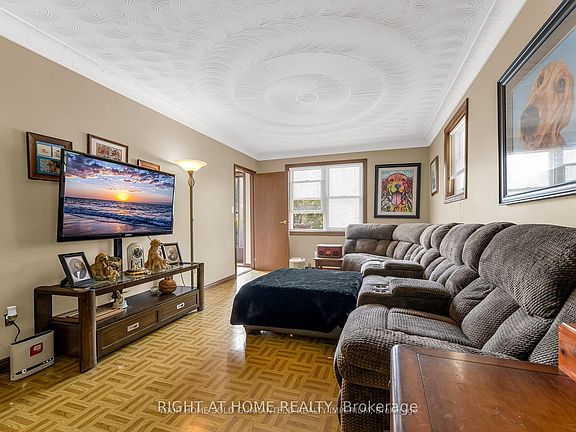 3rd image of 333 Limeridge Rd E