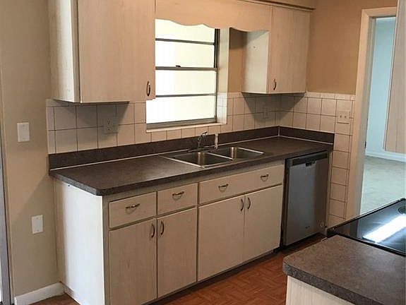 5th image of 66 S Lee St