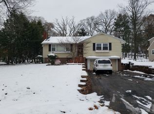 15 Dietrich Ln, North Haledon, NJ 07508