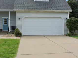1202 Beacon Hill Ct, Normal, IL 61761