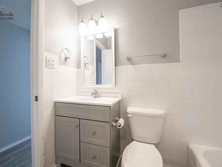 1020 W Cornelia Ave — Photo 30
