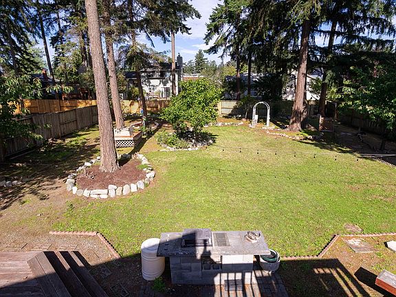 5th image of 564 NW 2nd Ave