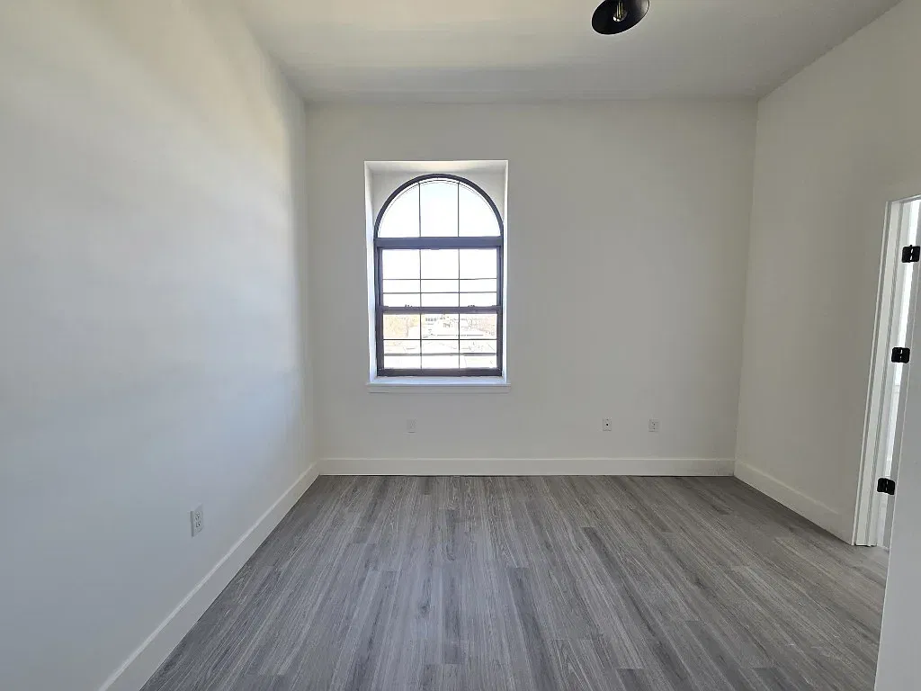1 bed, $1,892 — Photo 3