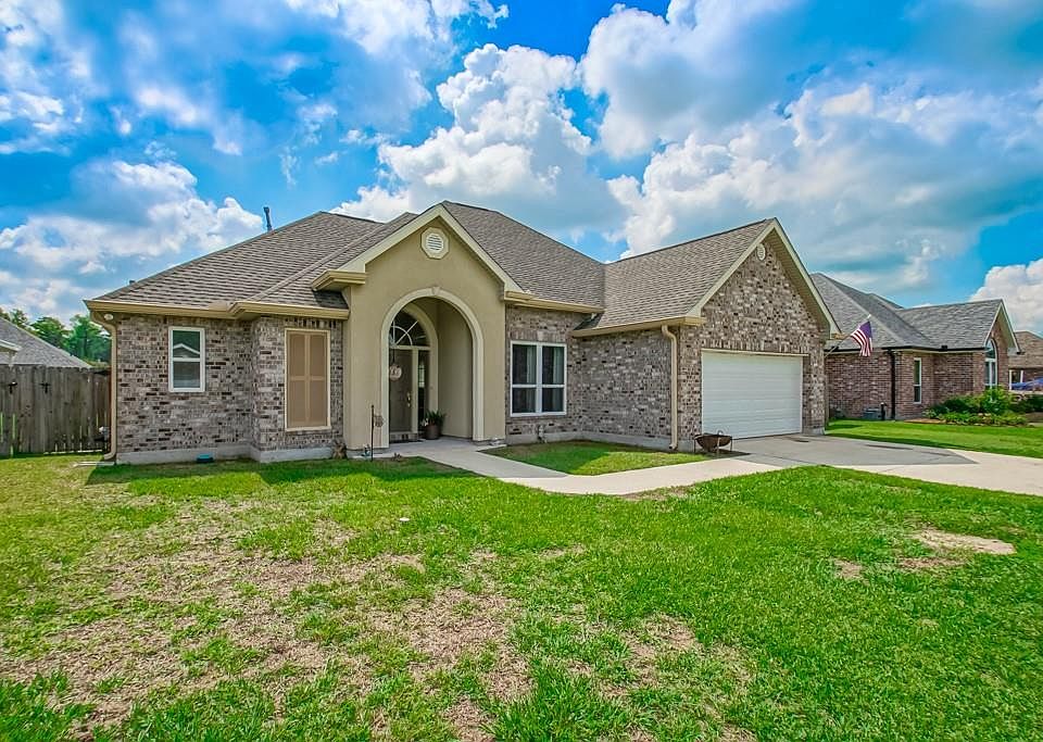 1st image of 214 Hawthorn Dr