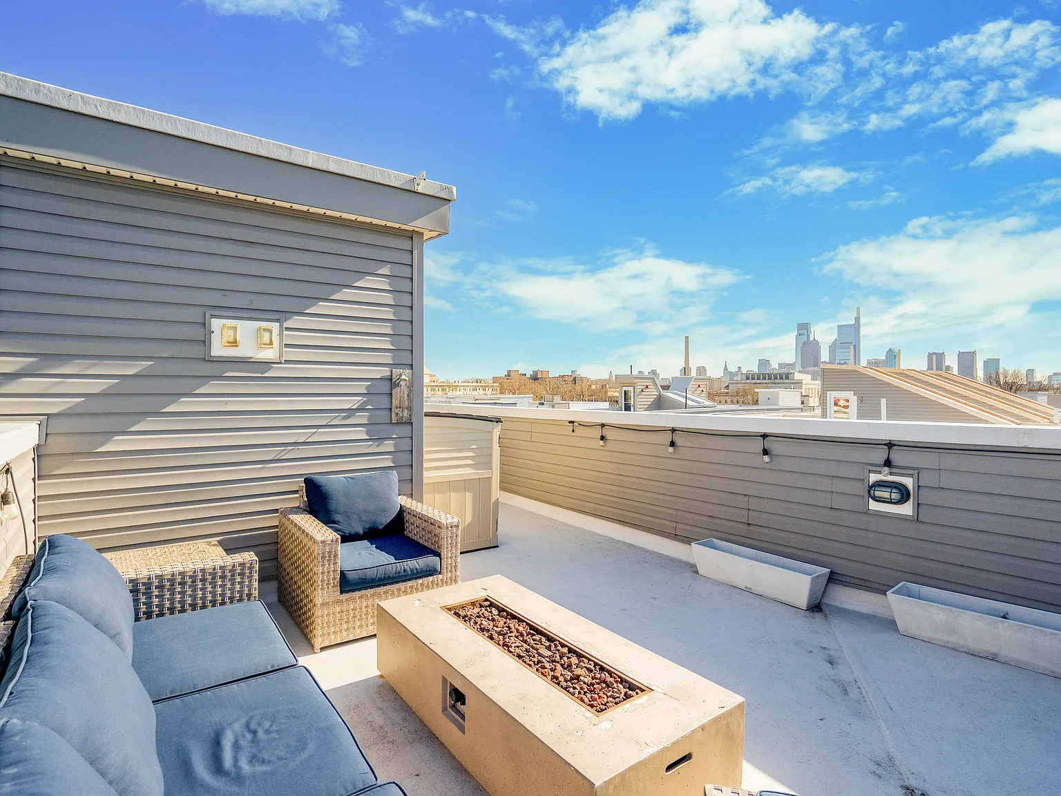 3 bed, 1983 sqft, $2,700 — Photo 3