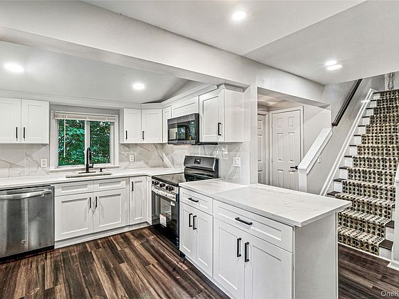 5th image of 155 Moriches Avenue