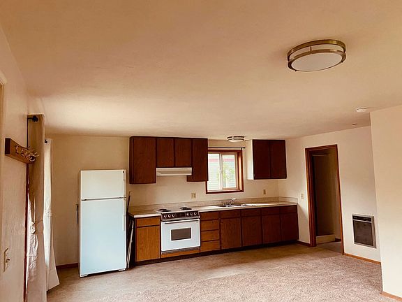 Kitchen/ door to bathroom