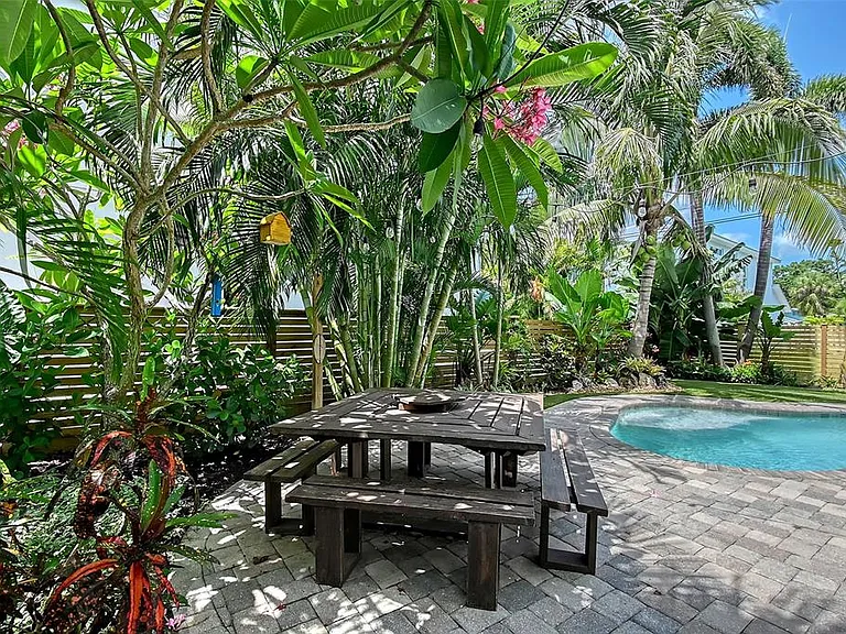 1738 Siesta Dr — Photo 34