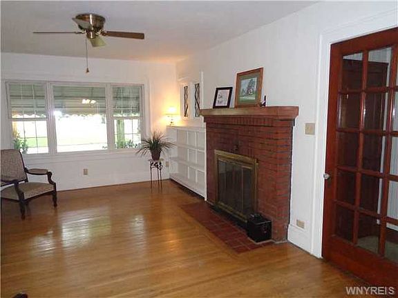 5th image of 438 Bennett St