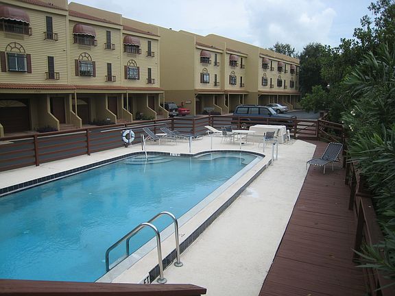 Pool and clubhouse incl.