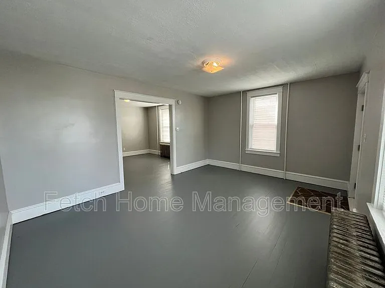 23 S Custer Ave — Photo 3