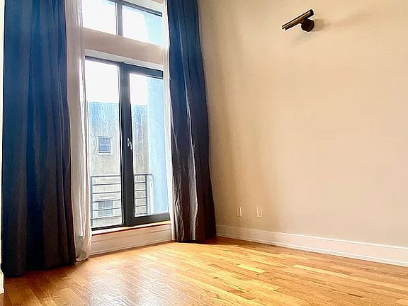 5th image of 282 Nassau Ave APT 2B