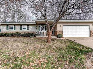 6 Lancelot Dr, Rochester, IL 62563