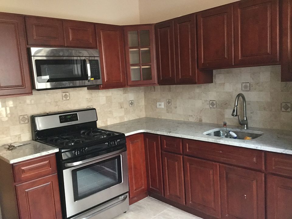 1ST FLOOR KITCHEN