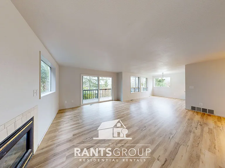 412-414 NW Sherman St — Photo 6