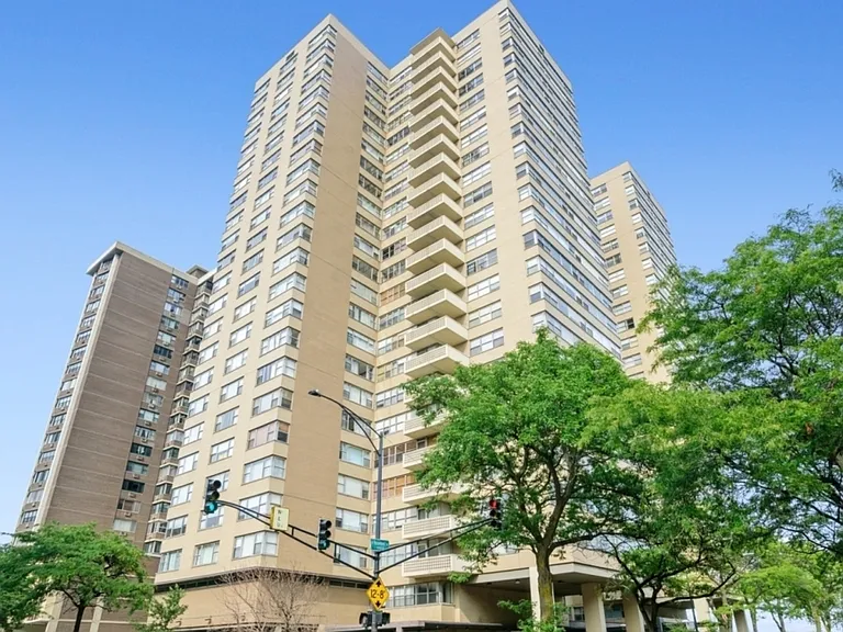 6301 N Sheridan Rd #15D — Photo 1