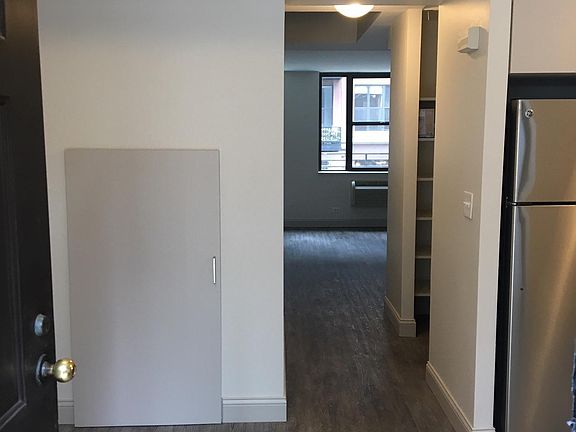 4th image of 546 N Wells St #109