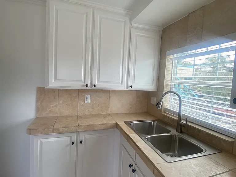 2410 Palm Dr #B — Photo 18