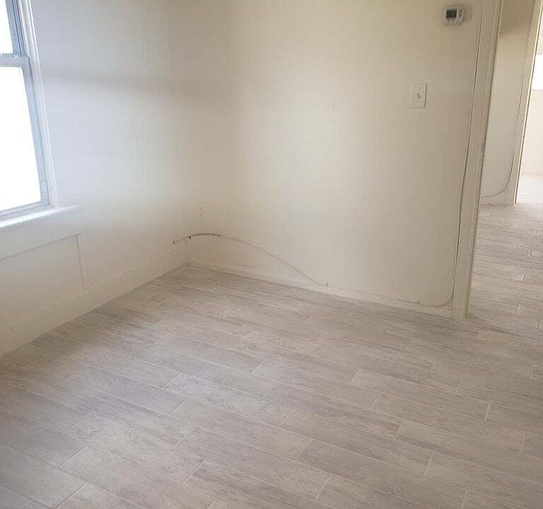 2nd image of 40 Shore Blvd #R
