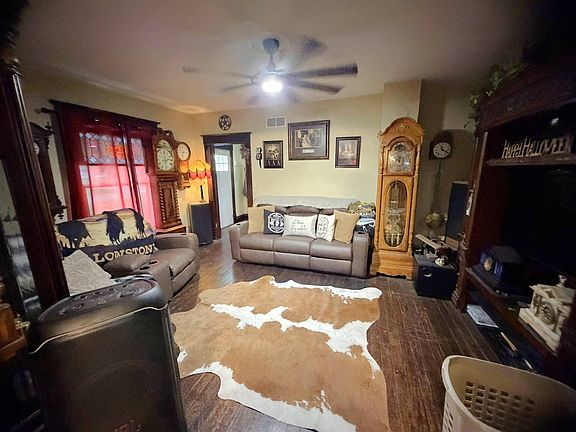 5th image of 305 E 13th St