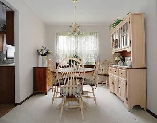 5th image of 105 Acorn Dr