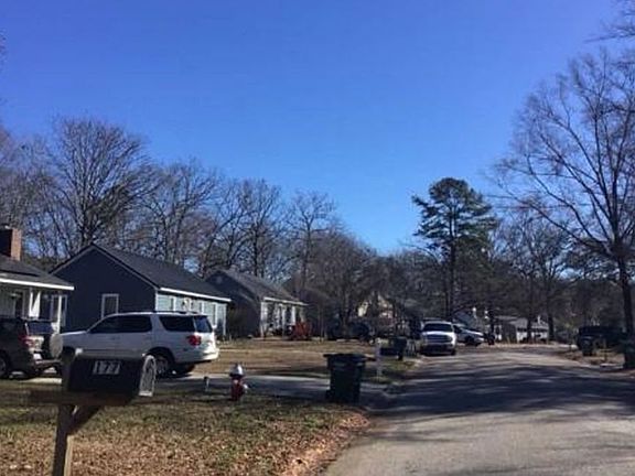 Exterior Neighborhood (street photo)