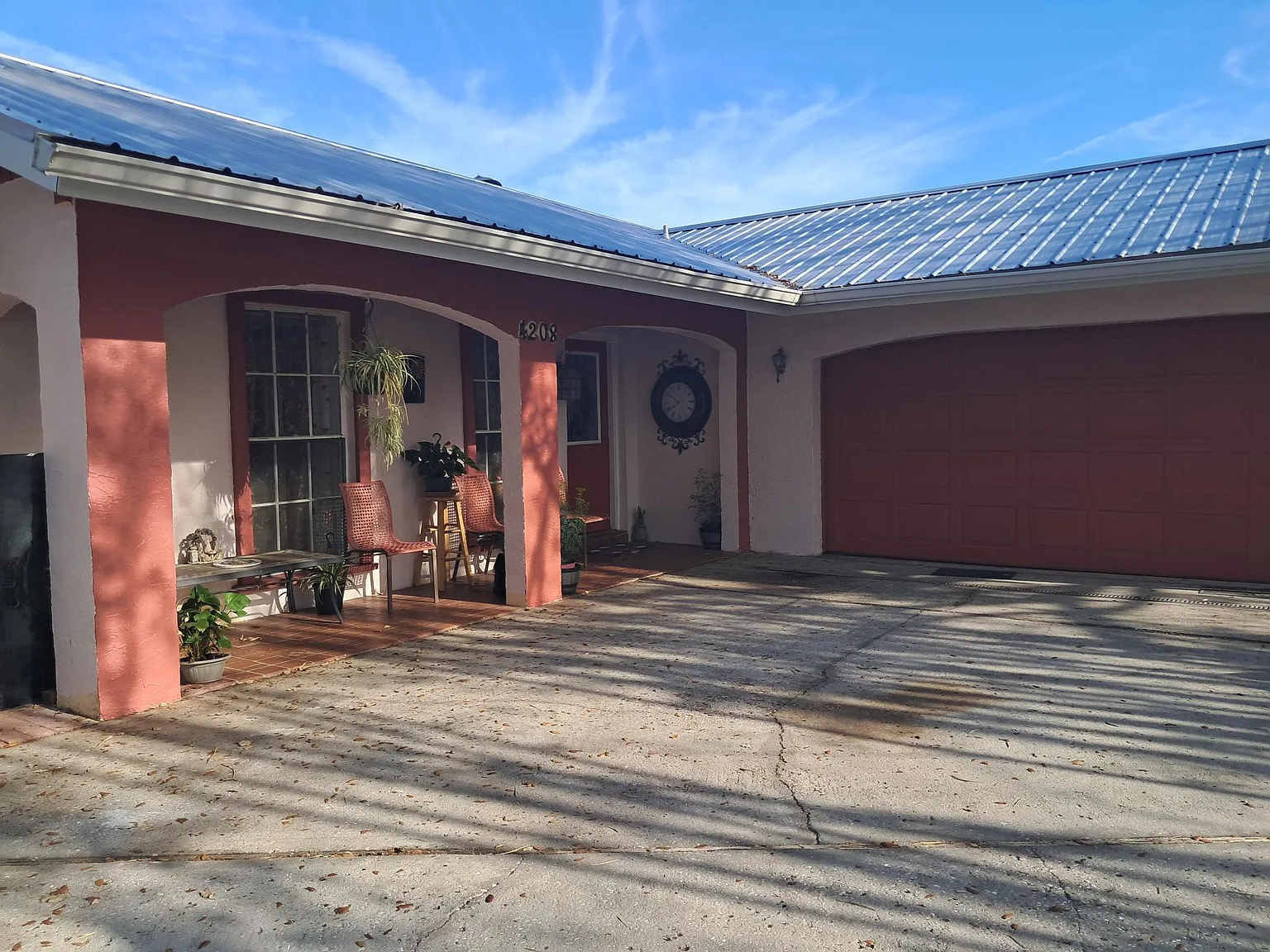 3 bed, 900 sqft, $1,550 — Photo 1