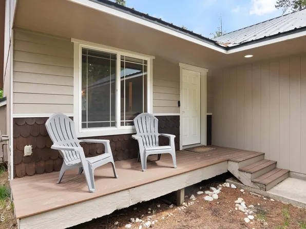 323 Highland St, Coolin, ID 83821