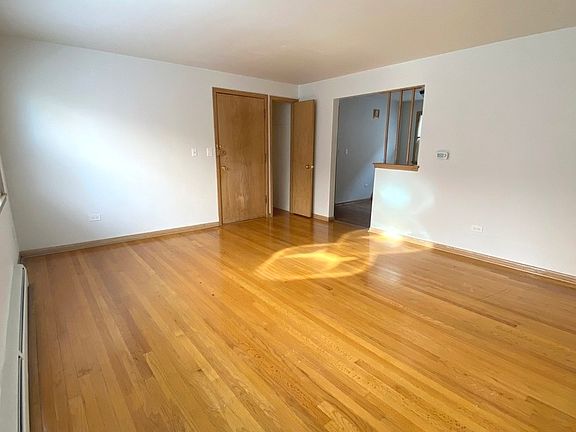 3rd image of 3119 N Narragansett Ave APT 1W