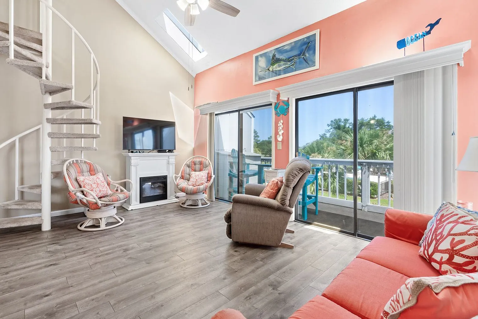 2 bed, 2.0 bath, 914 sqft, $3,232 — Photo 2